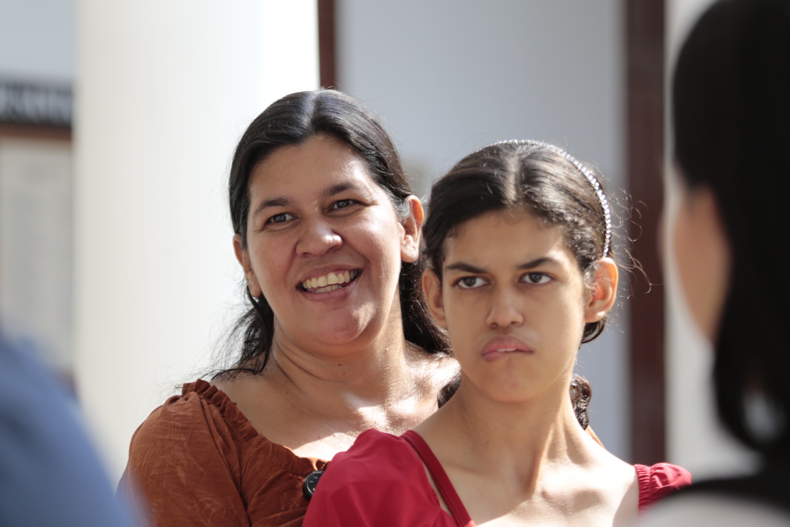 Mujeres cuidadoras compartiendo experiencias en comunidad